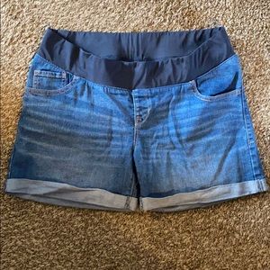 Old navy maternity shorts